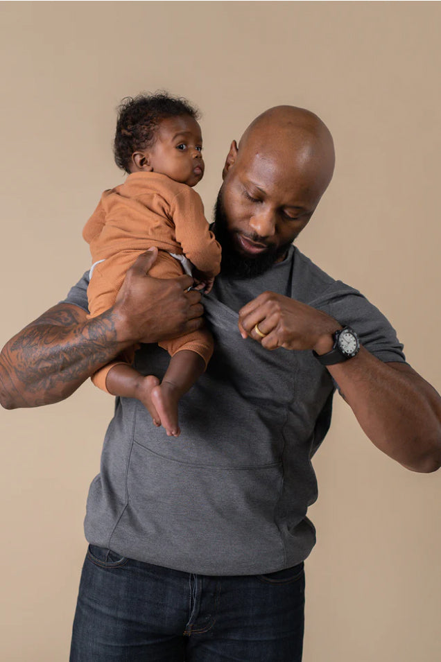 opening pouch to put baby in dad shirt