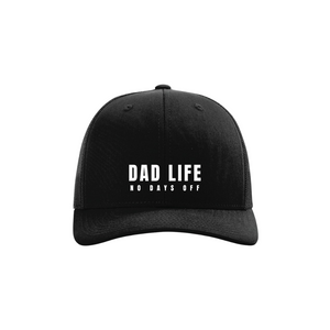 Black snapback hat with the text Dad Life No Days Off embroidered in white.