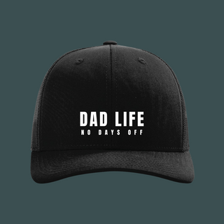 Black snapback hat with the text Dad Life No Days Off embroidered in white.